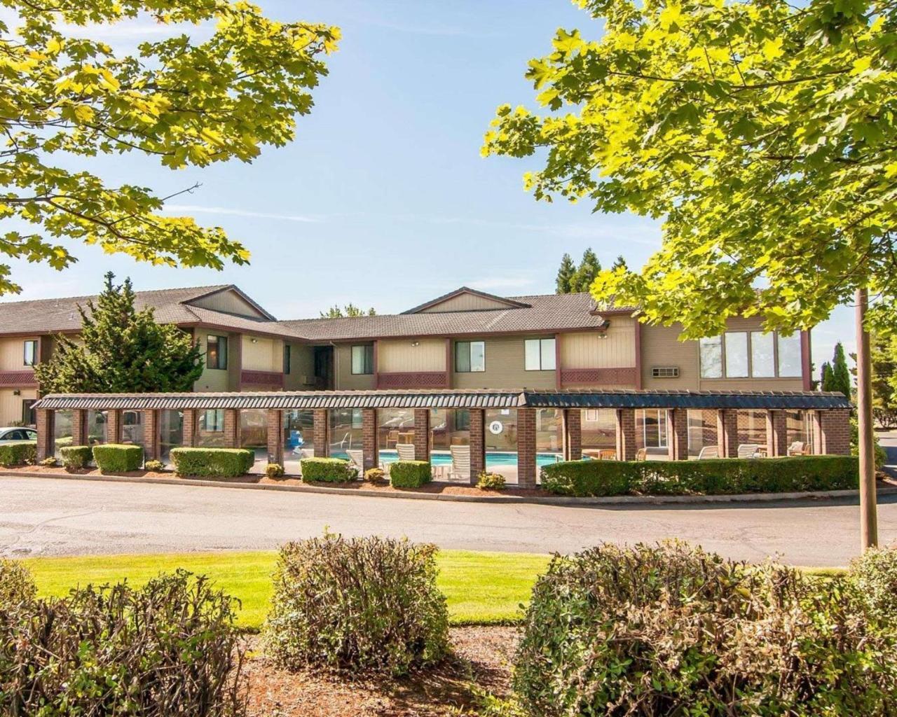 Comfort Inn Conference Center Hillsboro Exteriör bild