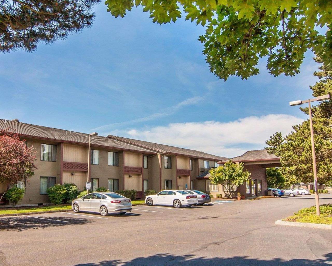 Comfort Inn Conference Center Hillsboro Exteriör bild